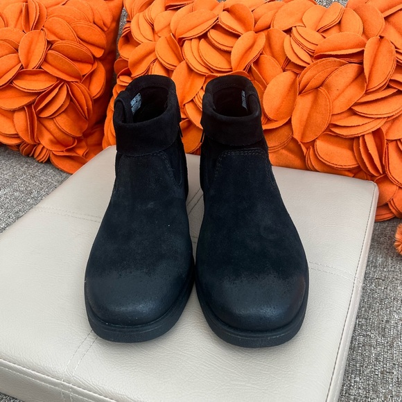 ❣️🆕UGG Josefene Cuff Black Suede Boots❣️ - Picture 4 of 11